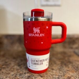 🆕 Stanley 20 oz Stainless Steel H2.0 Flowstate Quencher Tumbler - Ruby Red Vday